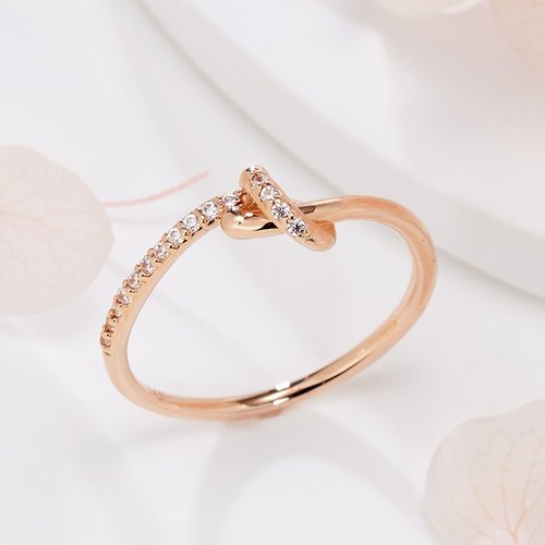 비앤비골드 18K 사선 웨이브 매듭 큐빅 반지 SRS41447